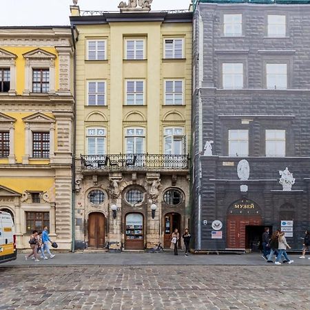 In Town Hostel Lviv Bagian luar foto