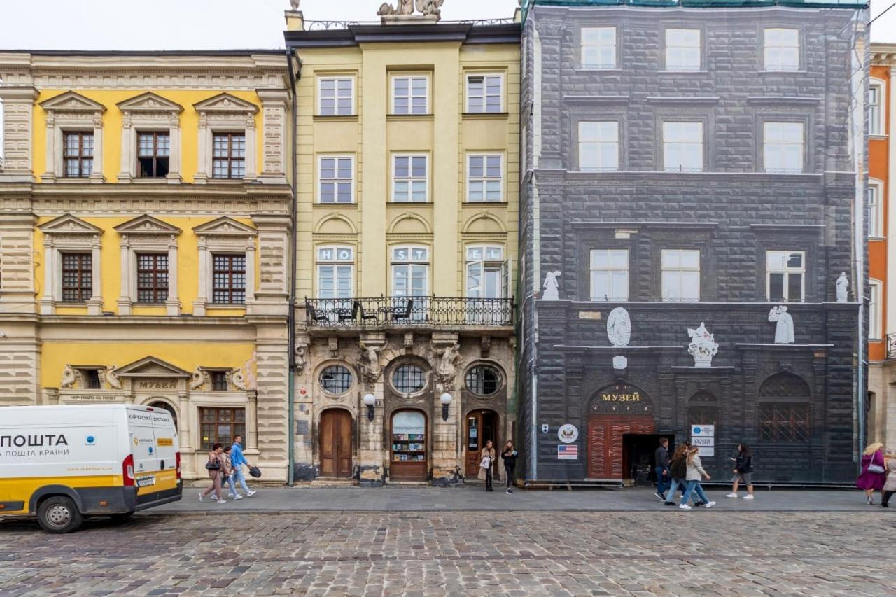 In Town Hostel Lviv Bagian luar foto