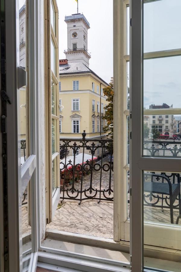 In Town Hostel Lviv Bagian luar foto