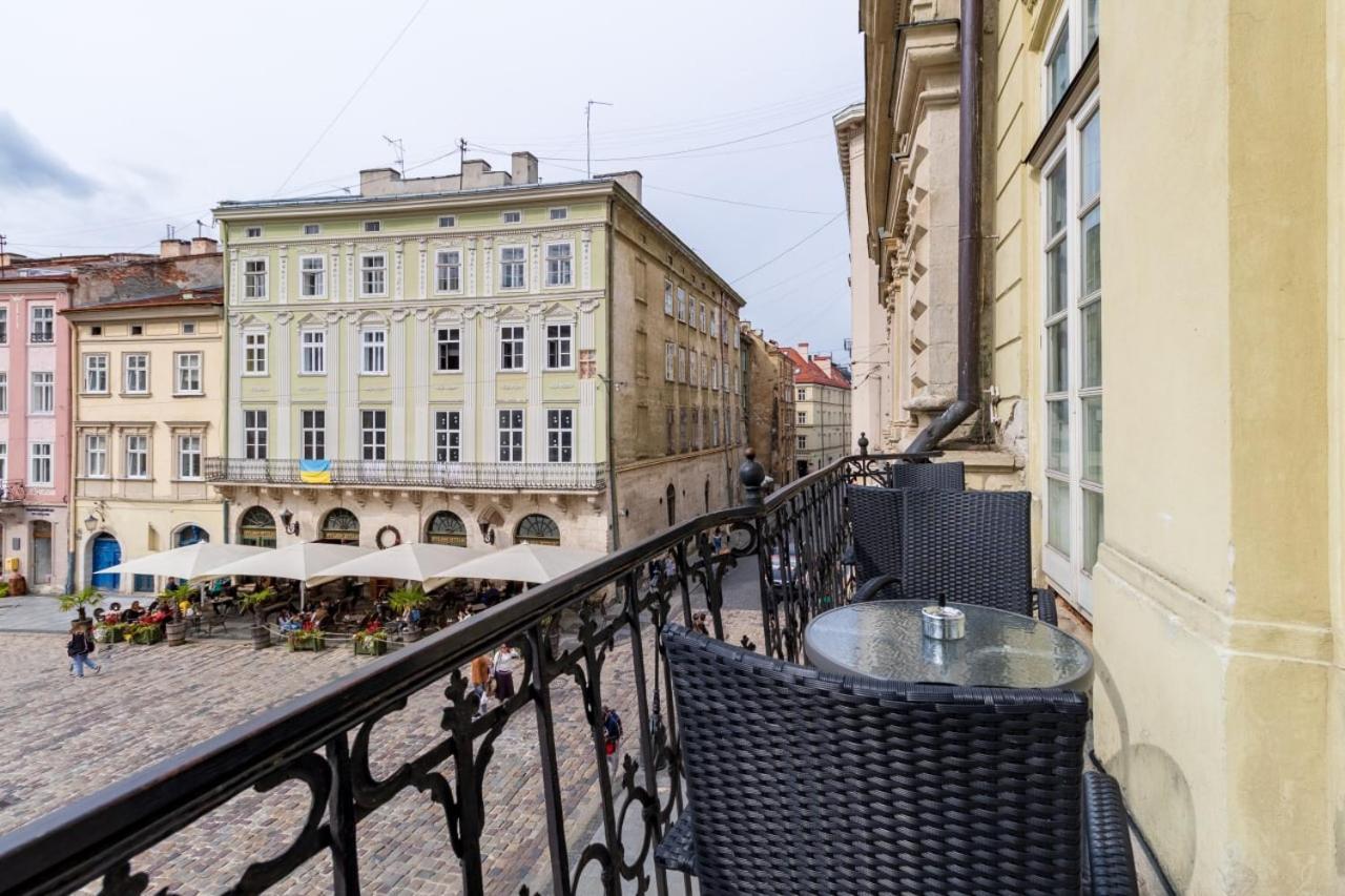 In Town Hostel Lviv Bagian luar foto